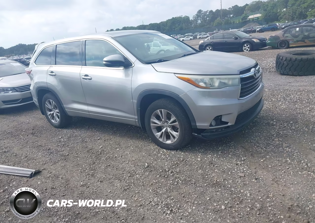 2015 Toyota Highlander Le Plus V6 – zdjęcie 1 z 17