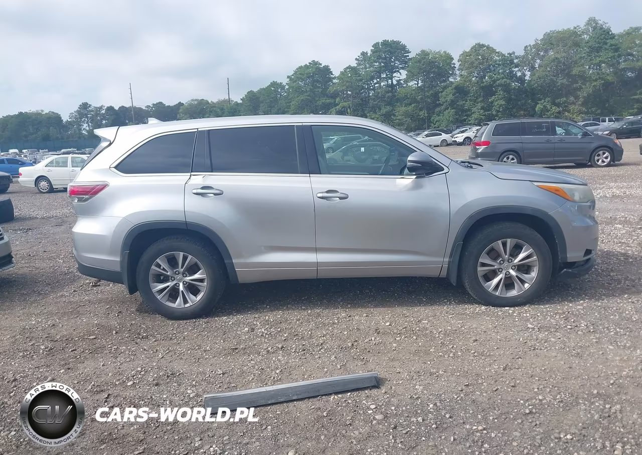 2015 Toyota Highlander Le Plus V6 VIN:5TDBKRFH6FS112442 - 13