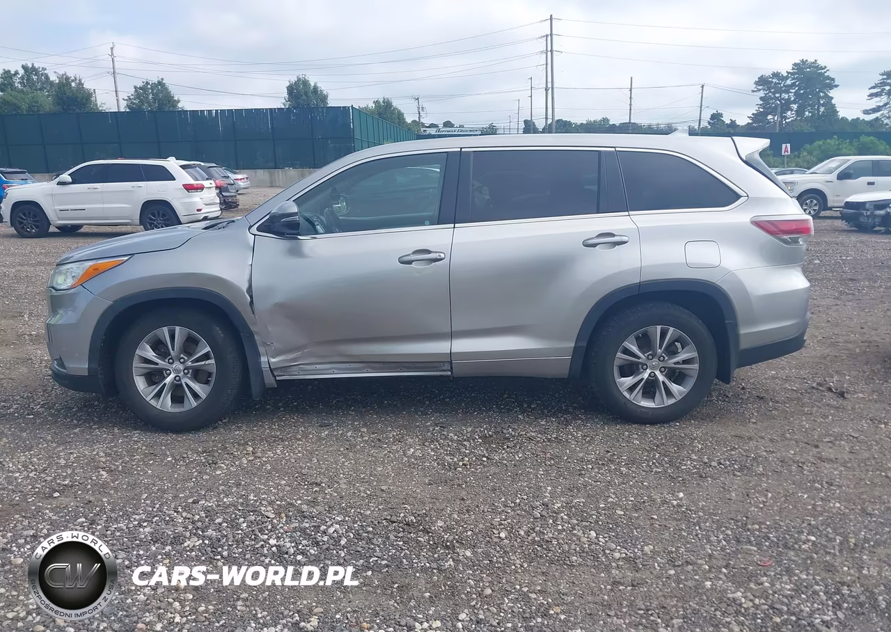 2015 Toyota Highlander Le Plus V6 VIN:5TDBKRFH6FS112442 - 14