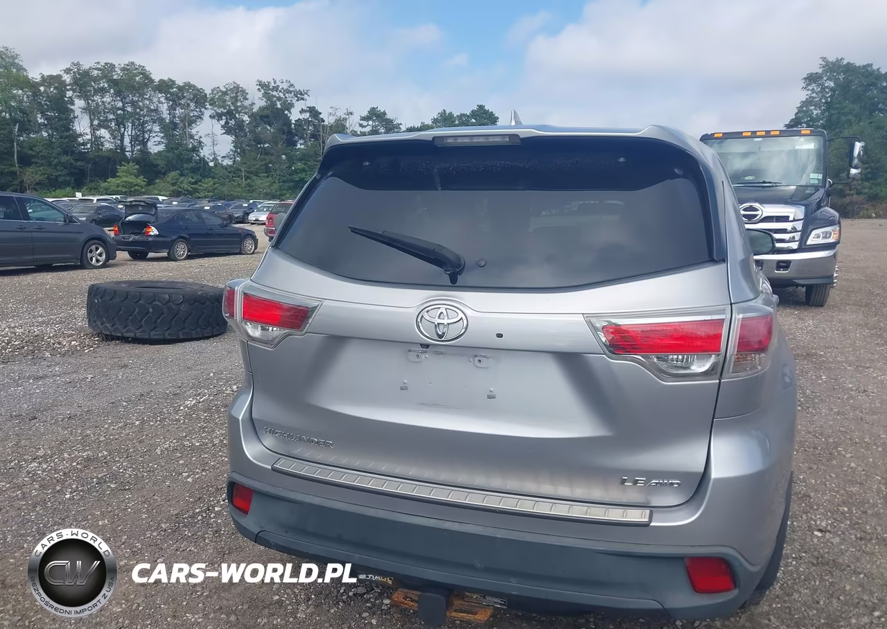 2015 Toyota Highlander Le Plus V6 VIN:5TDBKRFH6FS112442 - 16
