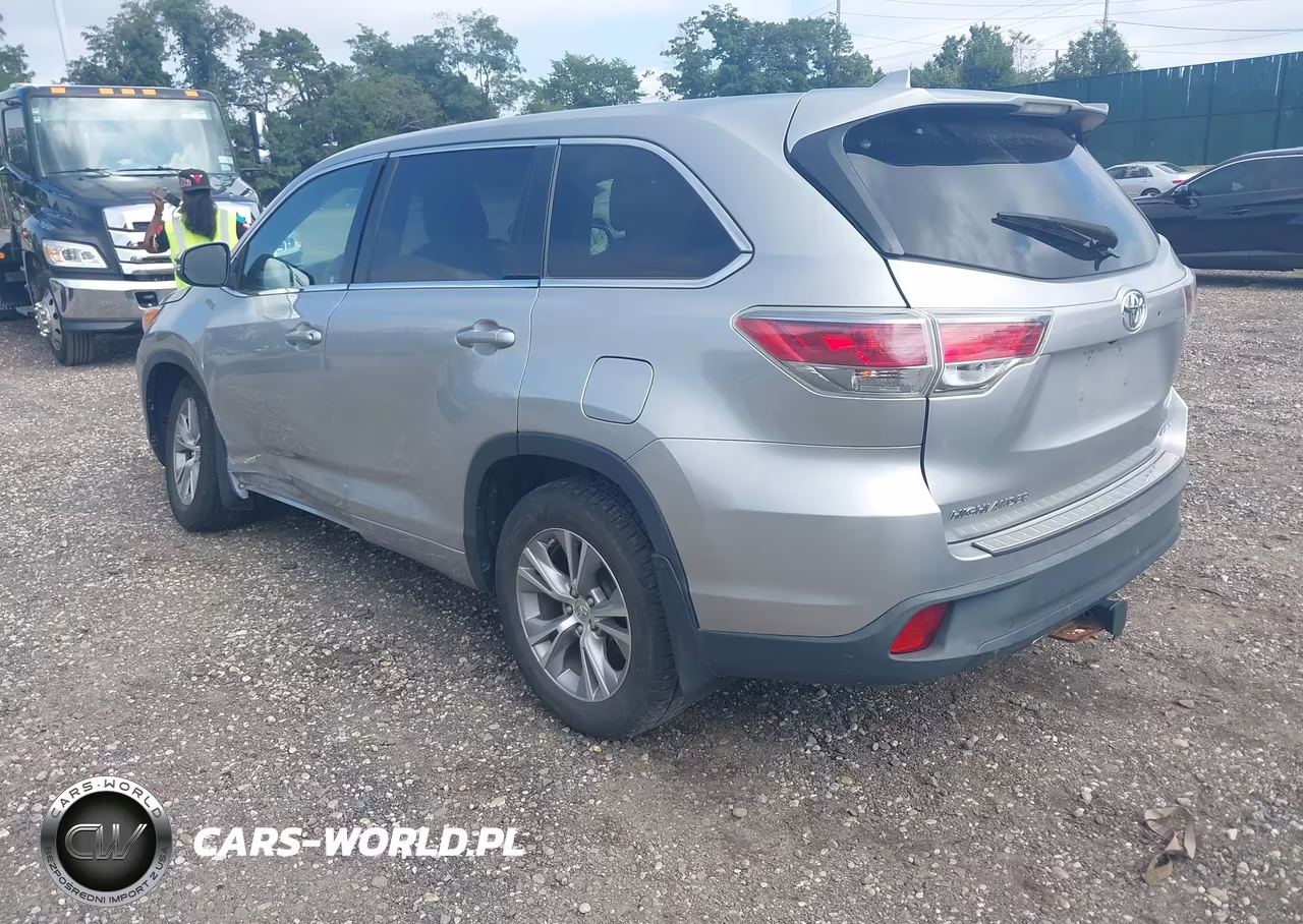 2015 Toyota Highlander Le Plus V6 VIN:5TDBKRFH6FS112442 - 3