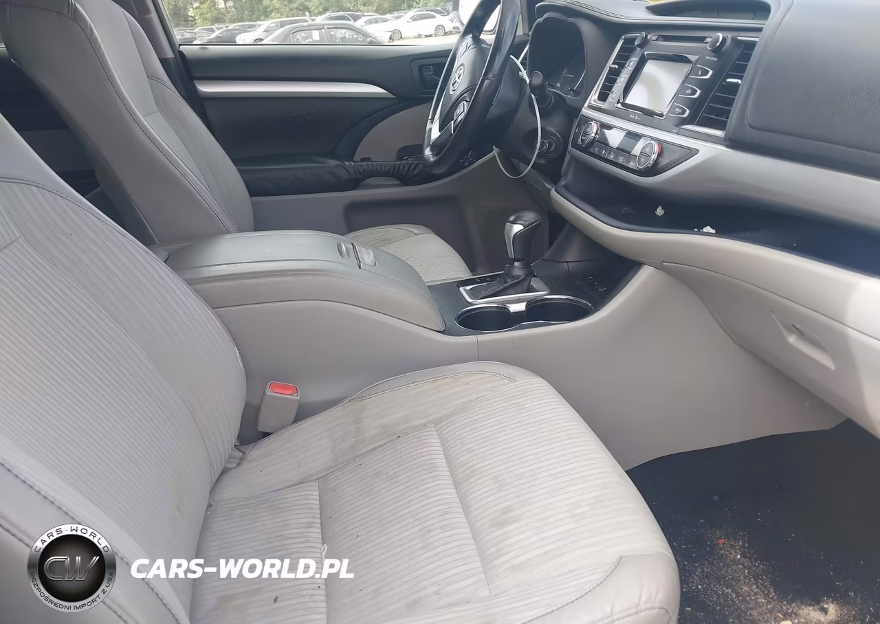 2015 Toyota Highlander Le Plus V6 VIN:5TDBKRFH6FS112442 - 5
