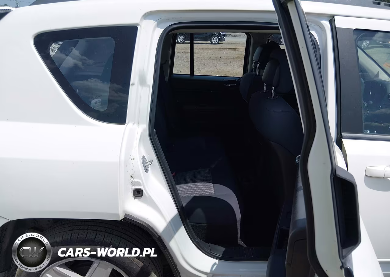 2010 Jeep Compass Sport VIN:1J4NT4FB6AD561109 - 8