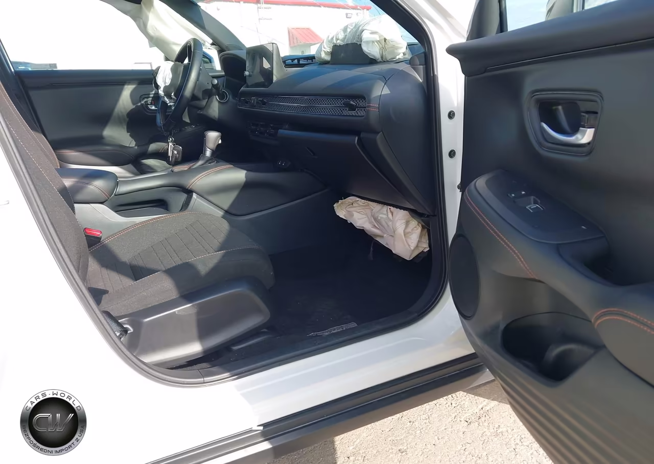 2026 Honda Hr-V Awd Sport VIN:3CZRZ2H5XTM748520 - 5