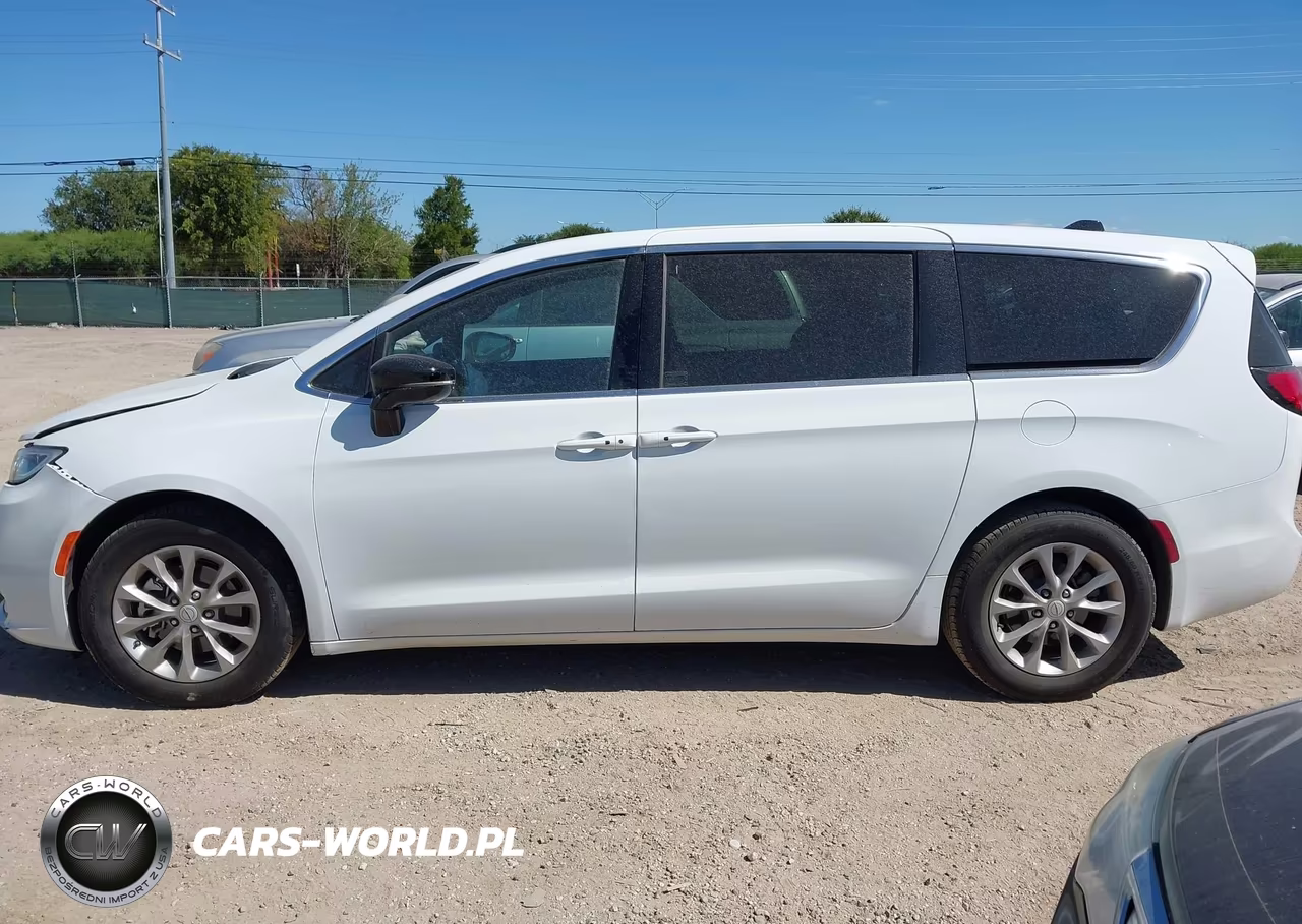 2026 Chrysler Pacifica Limited VIN:2C4RC1GG4TR190175 - 14