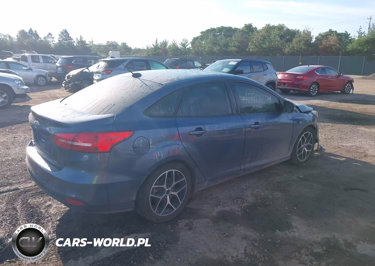 2018 Ford Focus Sel VIN:1FADP3H29JL221493 - 4