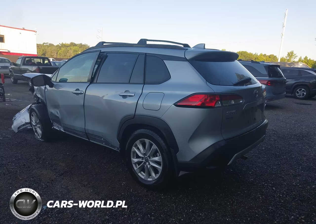 2022 Toyota Corolla Cross Le VIN:7MUCAABG0NV022990 - 3
