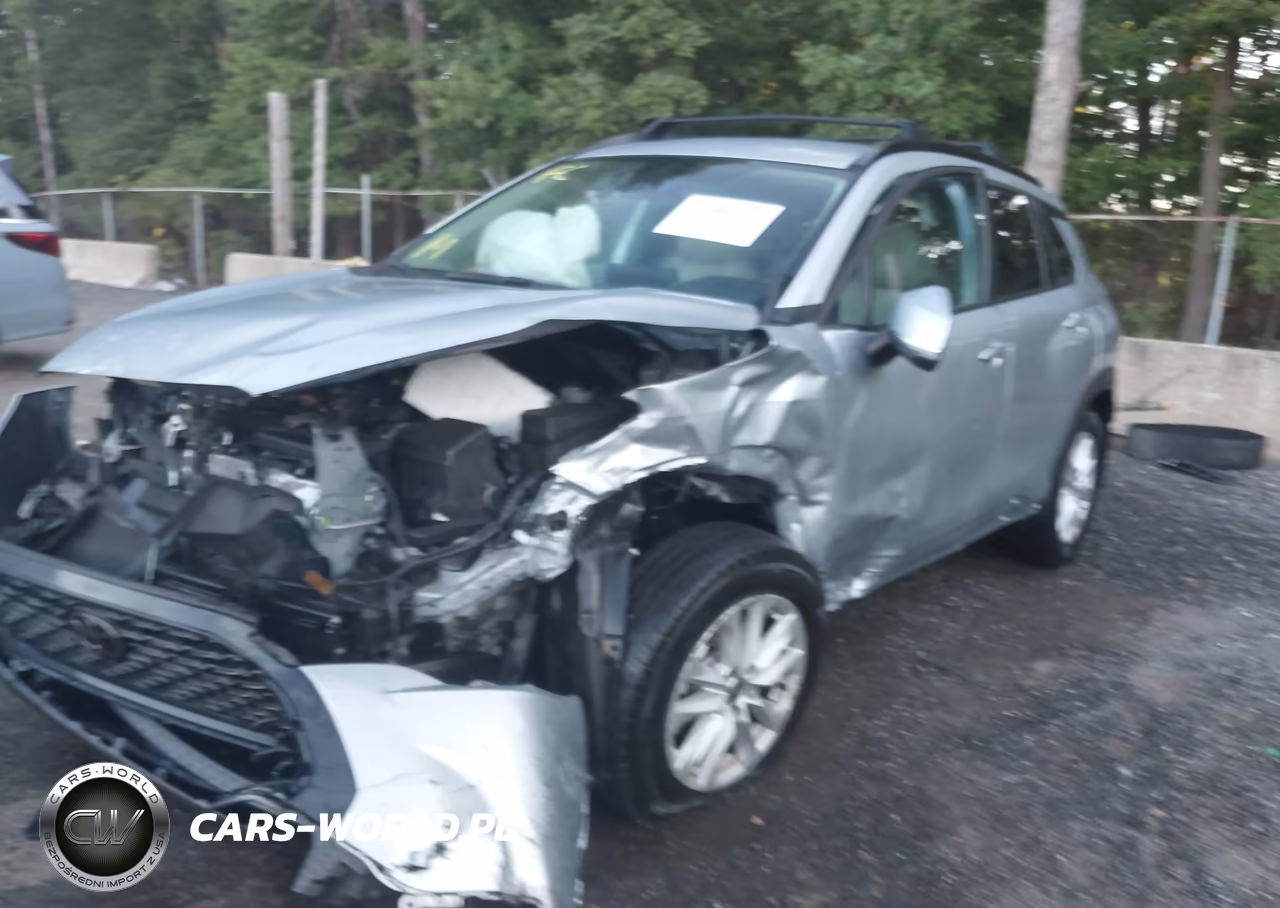2022 Toyota Corolla Cross Le VIN:7MUCAABG0NV022990 - 6