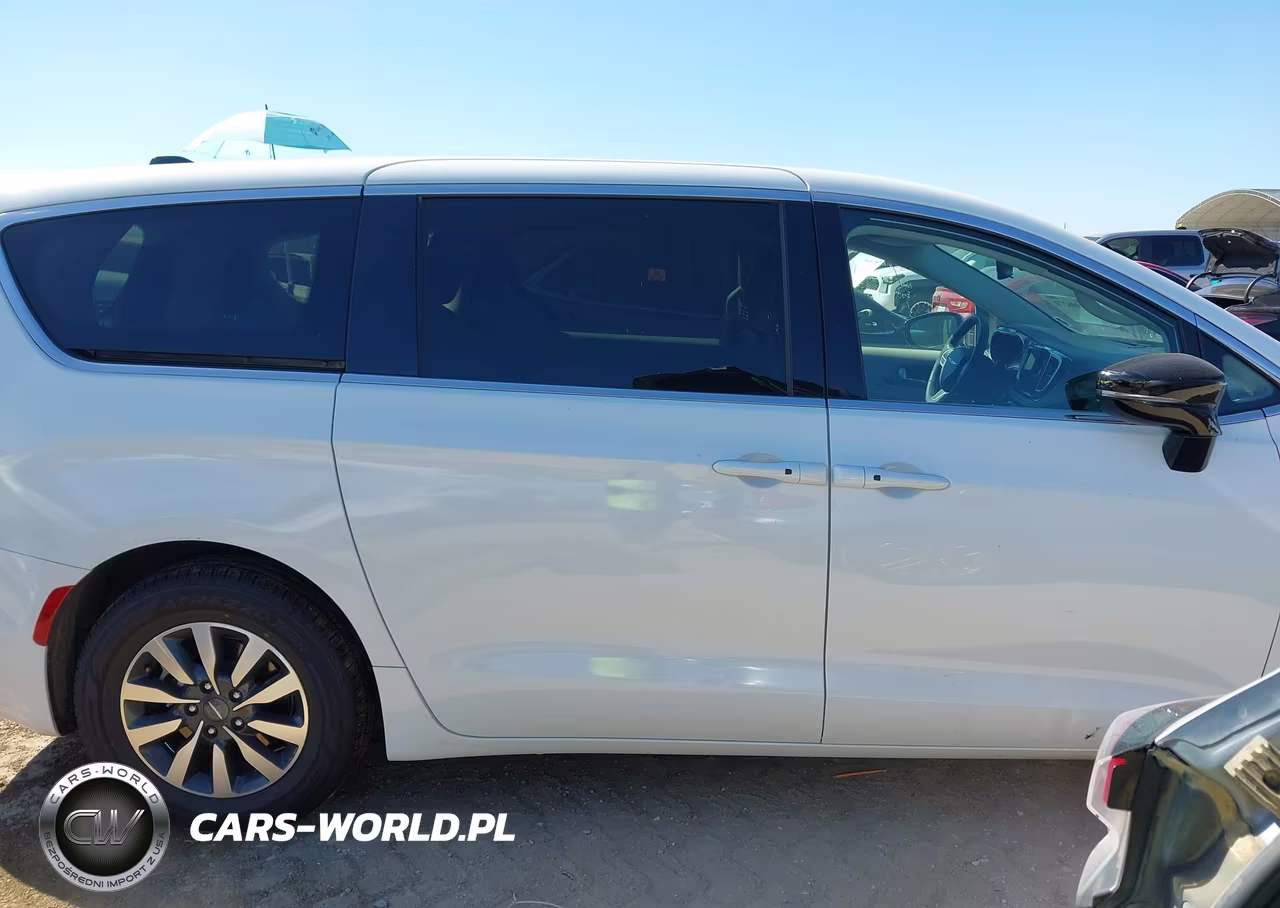 2024 Chrysler Pacifica Hybrid Select VIN:2C4RC1S76RR127224 - 13