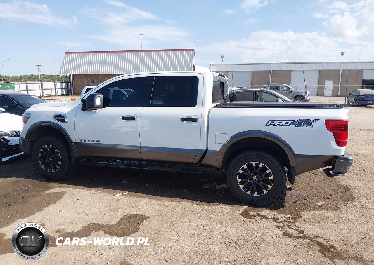 2017 Nissan Titan Pro-4X VIN:1N6AA1E51HN569835 - 14
