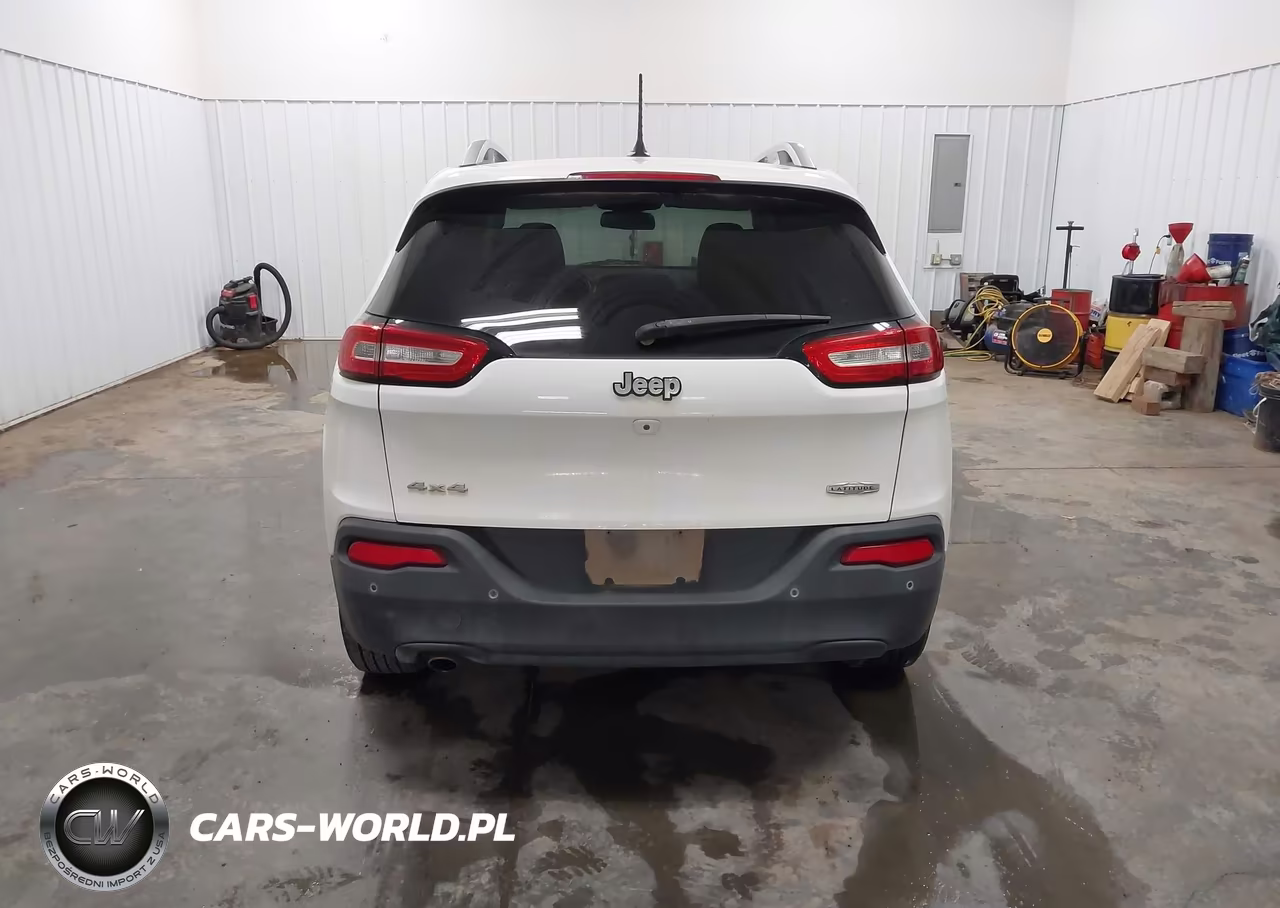 2018 Jeep Cherokee Latitude 4X4 VIN:1C4PJMCB9JD528453 - 16