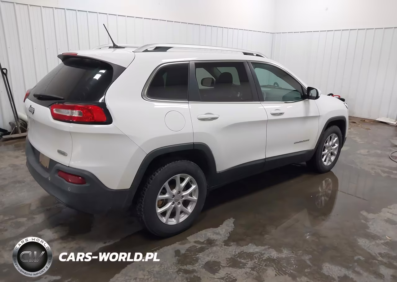2018 Jeep Cherokee Latitude 4X4 VIN:1C4PJMCB9JD528453 - 4