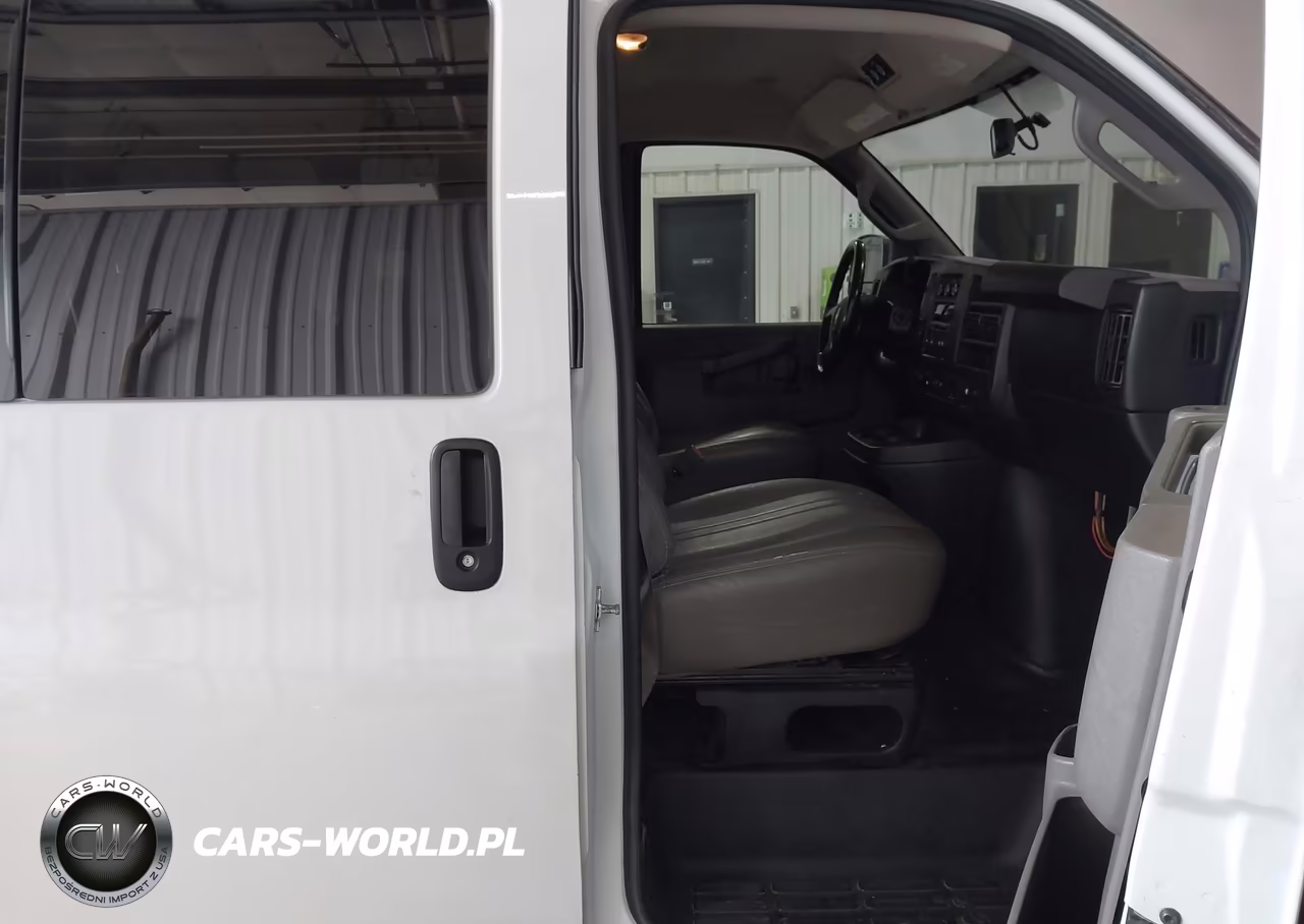 2018 Chevrolet Express 3500 Ls VIN:1GAZGNFG1J1276065 - 5
