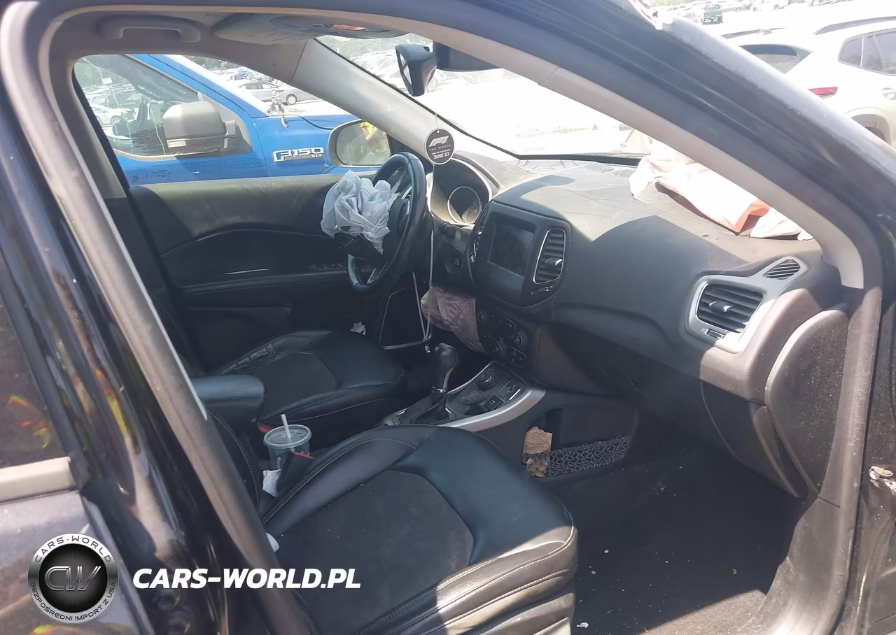 2018 Jeep Compass Latitude 4X4 VIN:3C4NJDBB8JT155120 - 5