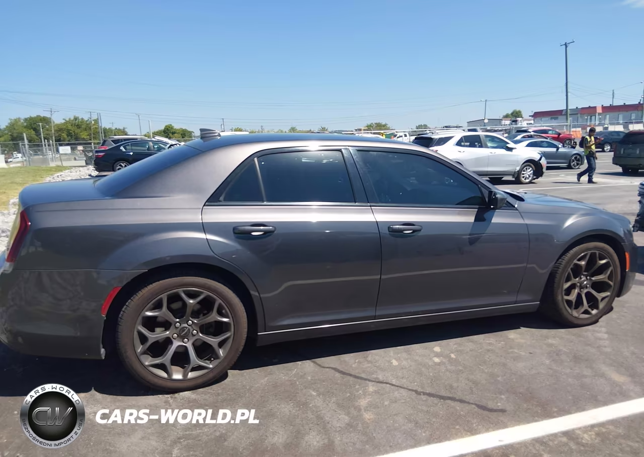2018 Chrysler 300 300S VIN:2C3CCABG0JH214122 - 13
