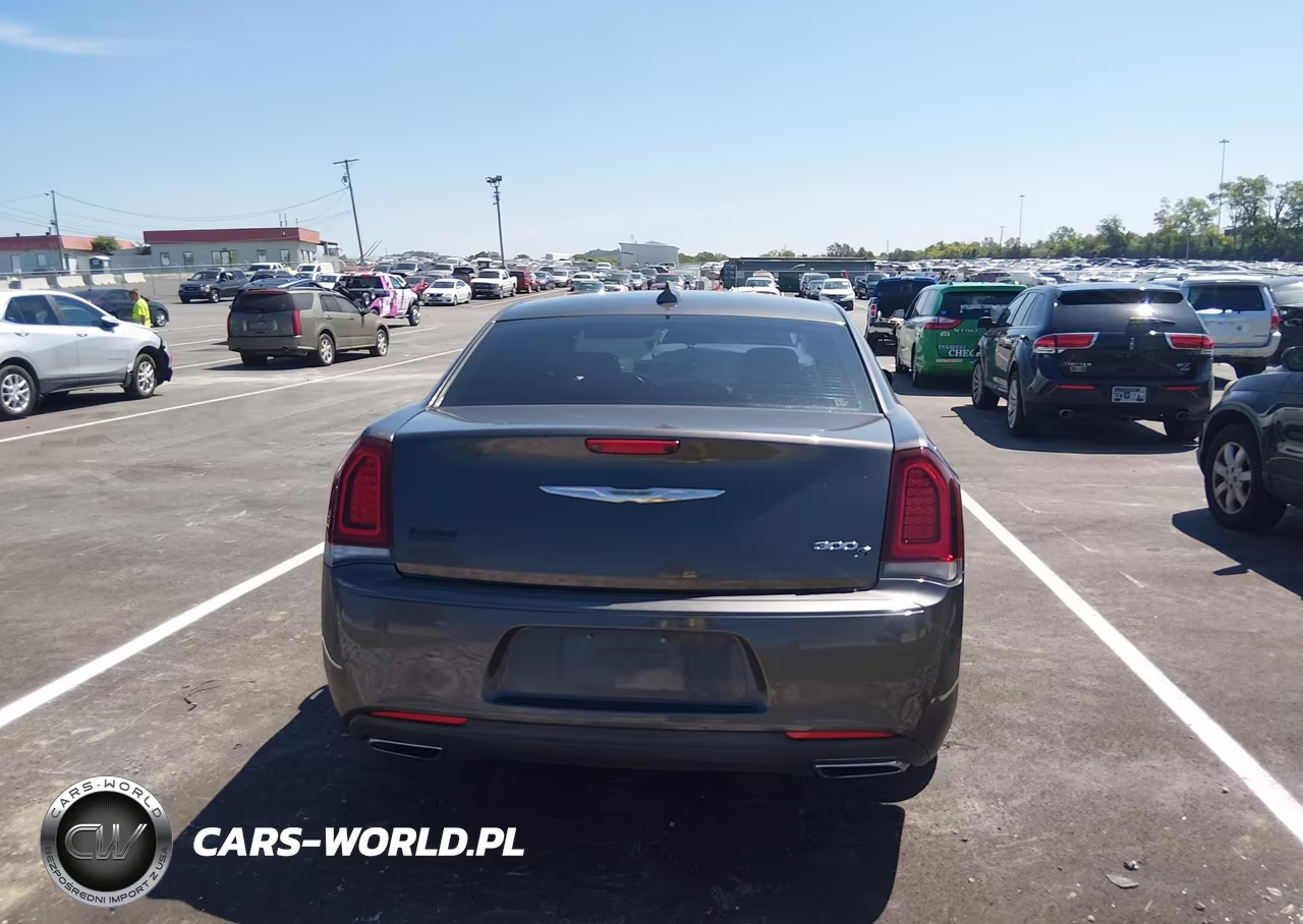 2018 Chrysler 300 300S VIN:2C3CCABG0JH214122 - 16