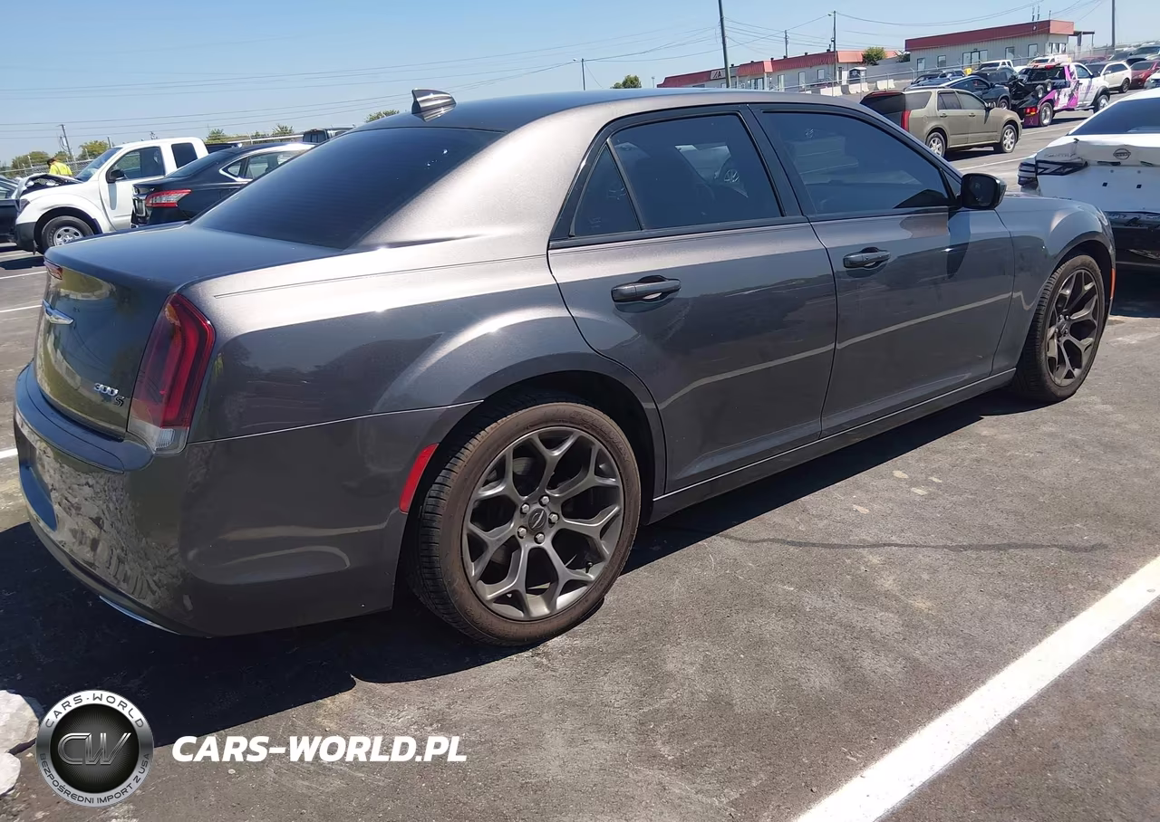 2018 Chrysler 300 300S VIN:2C3CCABG0JH214122 - 4
