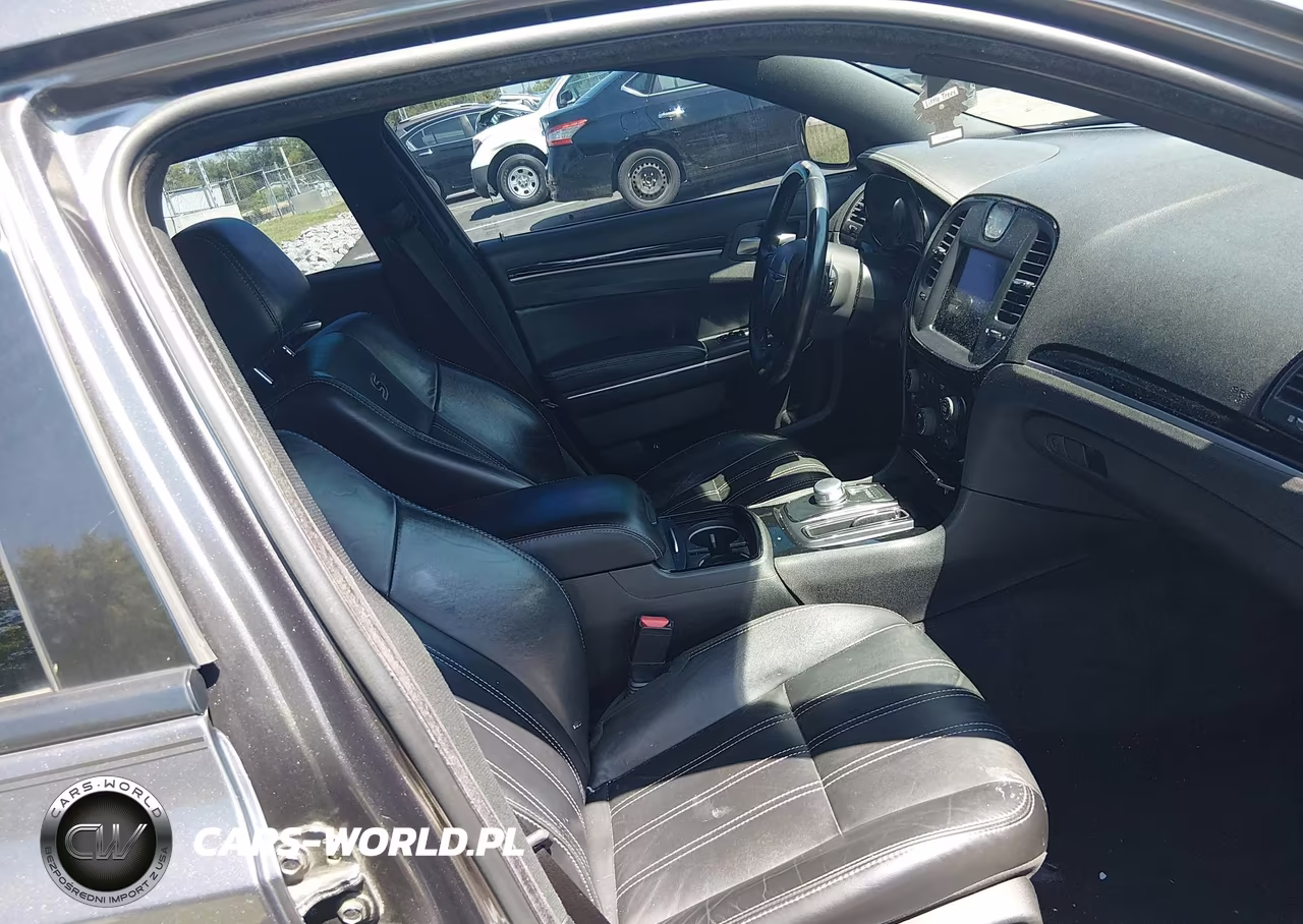 2018 Chrysler 300 300S VIN:2C3CCABG0JH214122 - 5