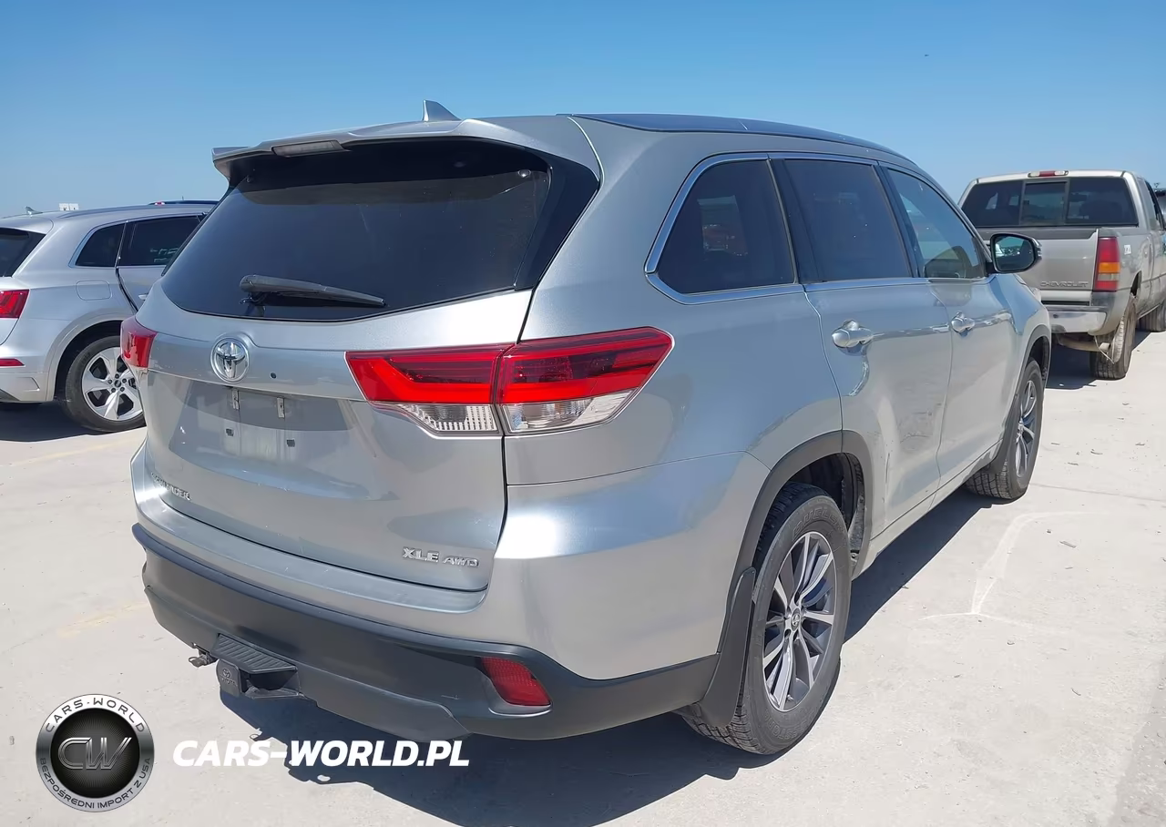 2017 Toyota Highlander Xle VIN:5TDJZRFH2HS374050 - 4