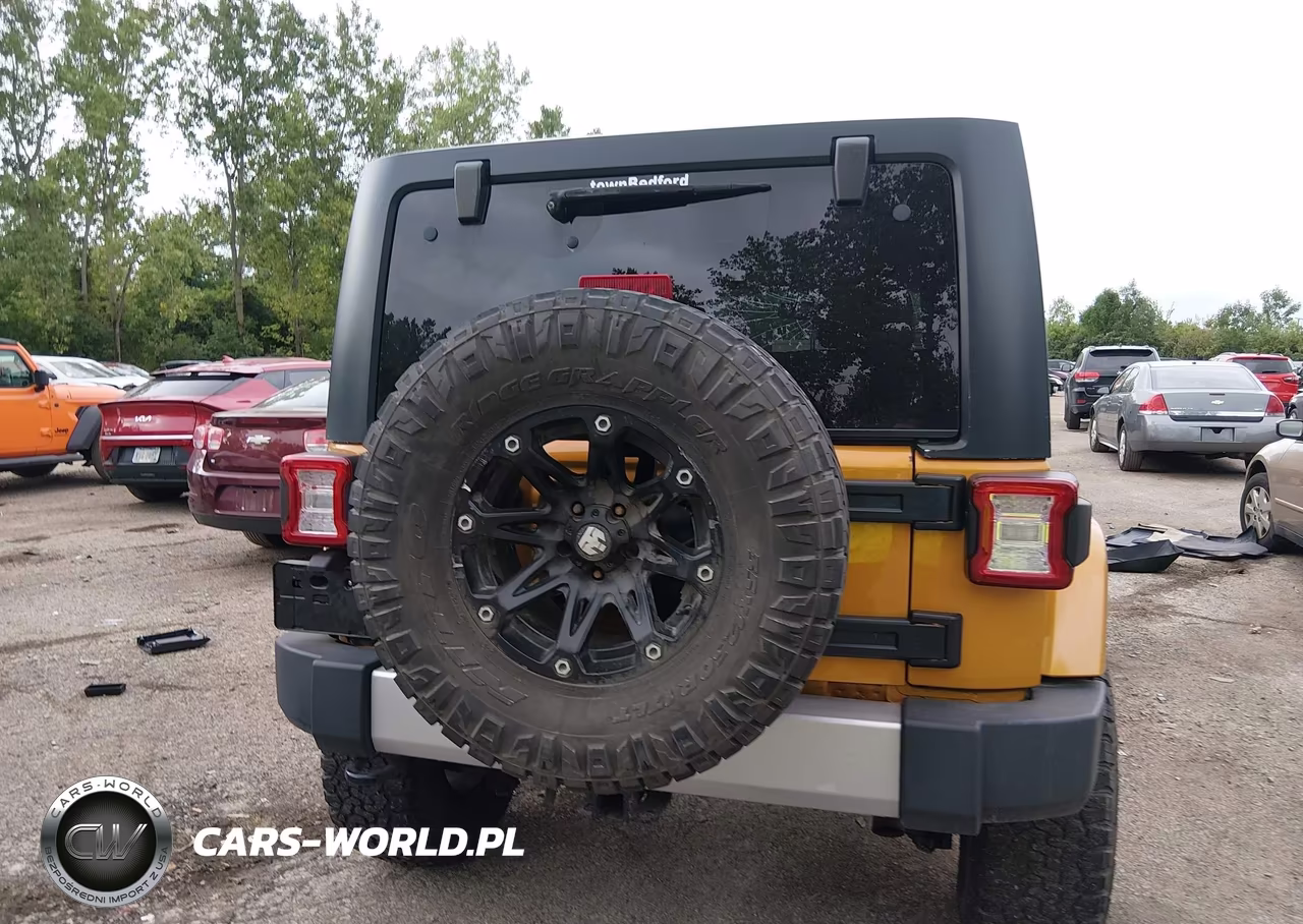 2014 Jeep Wrangler Unlimited Sahara VIN:1C4BJWEG9EL247425 - 16