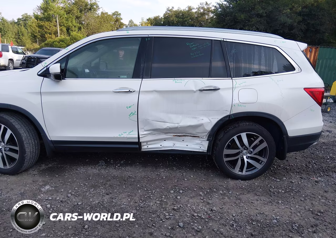 2017 Honda Pilot Touring VIN:5FNYF6H96HB098357 - 6