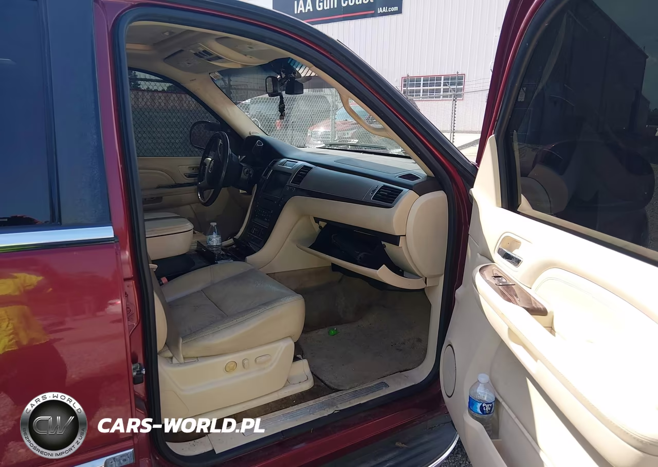 2008 Cadillac Escalade Standard VIN:1GYEC638X8R121962 - 5