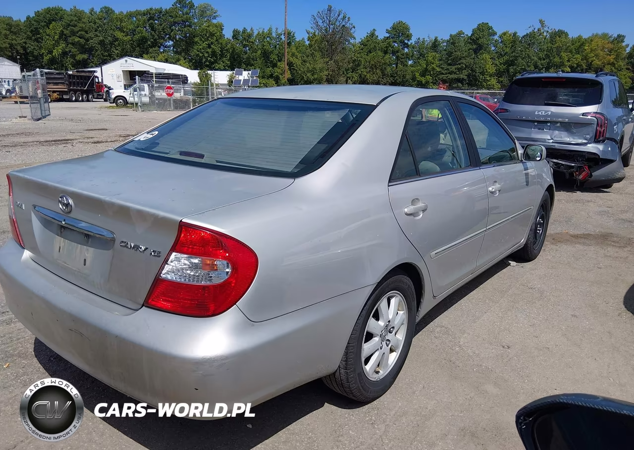 2003 Toyota Camry Xle VIN:4T1BE30K93U696167 - 4