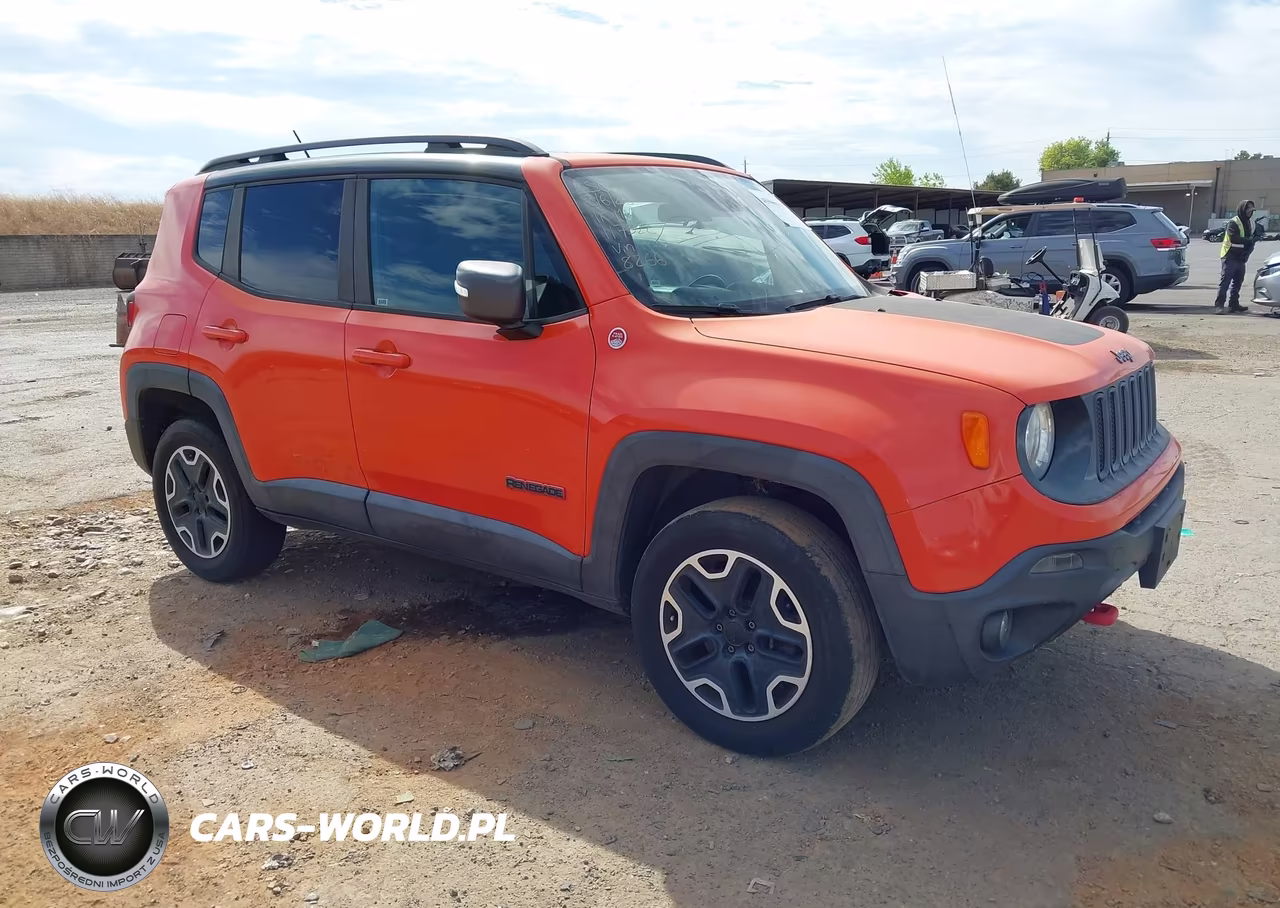 2015 Jeep Renegade Trailhawk – zdjęcie 1 z 16