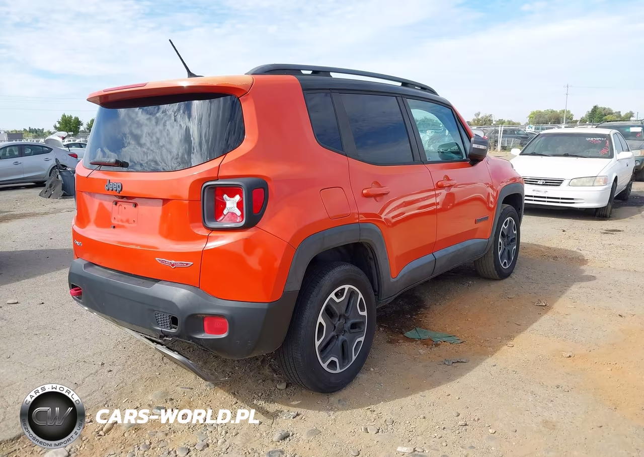 2015 Jeep Renegade Trailhawk VIN:ZACCJBCTXFPC18266 - 4