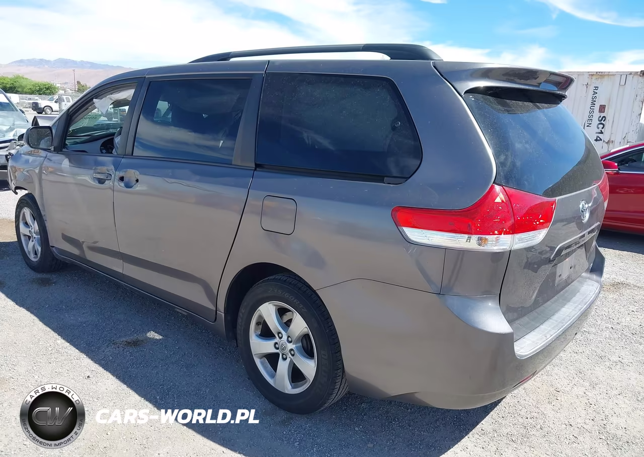 2014 Toyota Sienna Le V6 8 Passenger VIN:5TDKK3DC3ES469340 - 3