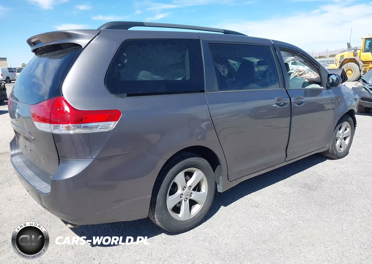 2014 Toyota Sienna Le V6 8 Passenger VIN:5TDKK3DC3ES469340 - 4