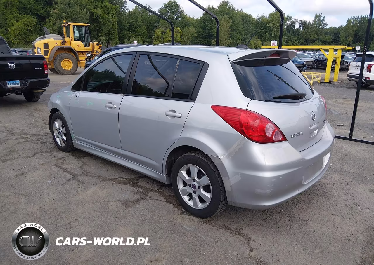 2010 Nissan Versa 1.8Sl VIN:3N1BC1CP2AL408103 - 3