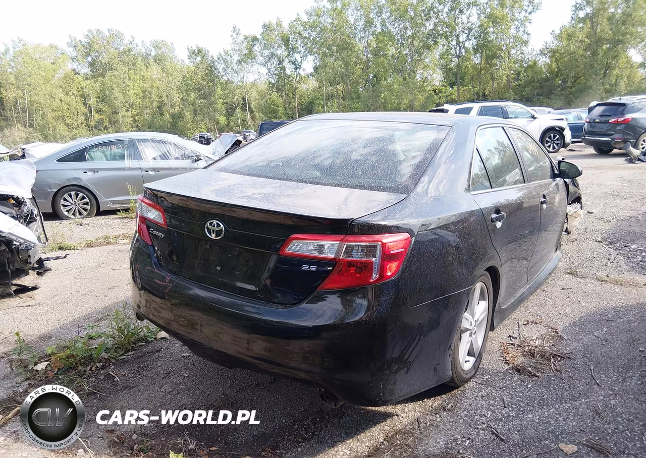 2014 Toyota Camry Se VIN:4T1BF1FK3EU854093 - 4