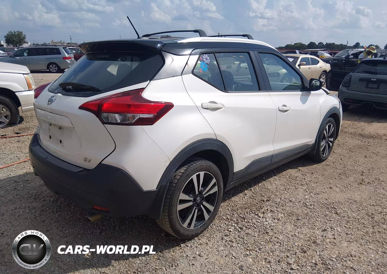 2018 Nissan Kicks Sv VIN:3N1CP5CU4JL538633 - 4