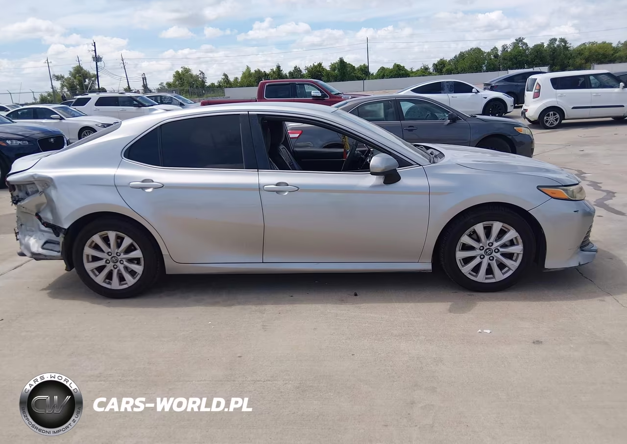 2019 Toyota Camry Le VIN:4T1B11HK9KU197467 - 13
