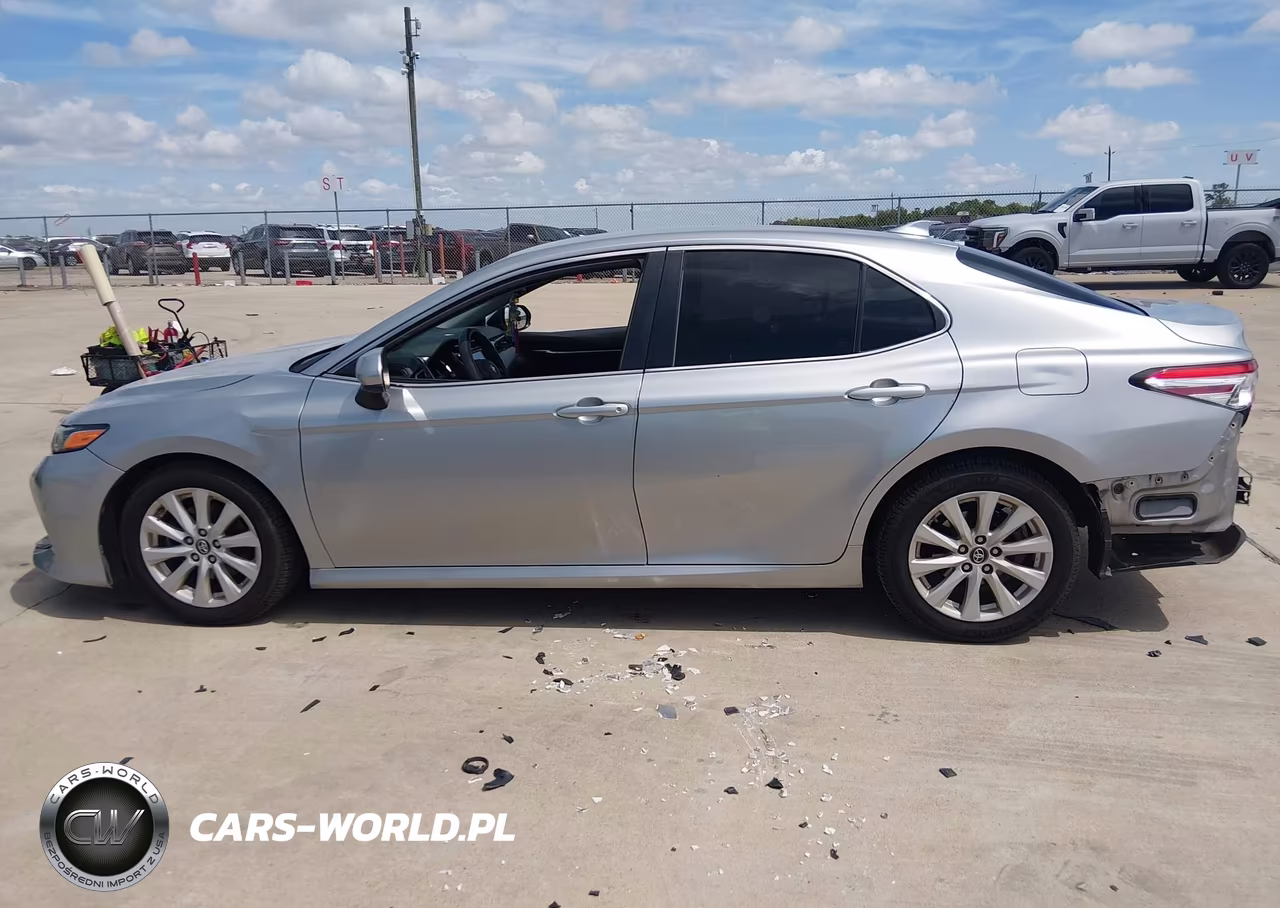 2019 Toyota Camry Le VIN:4T1B11HK9KU197467 - 14