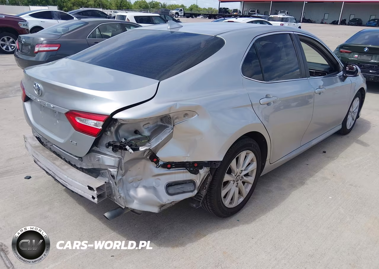 2019 Toyota Camry Le VIN:4T1B11HK9KU197467 - 4