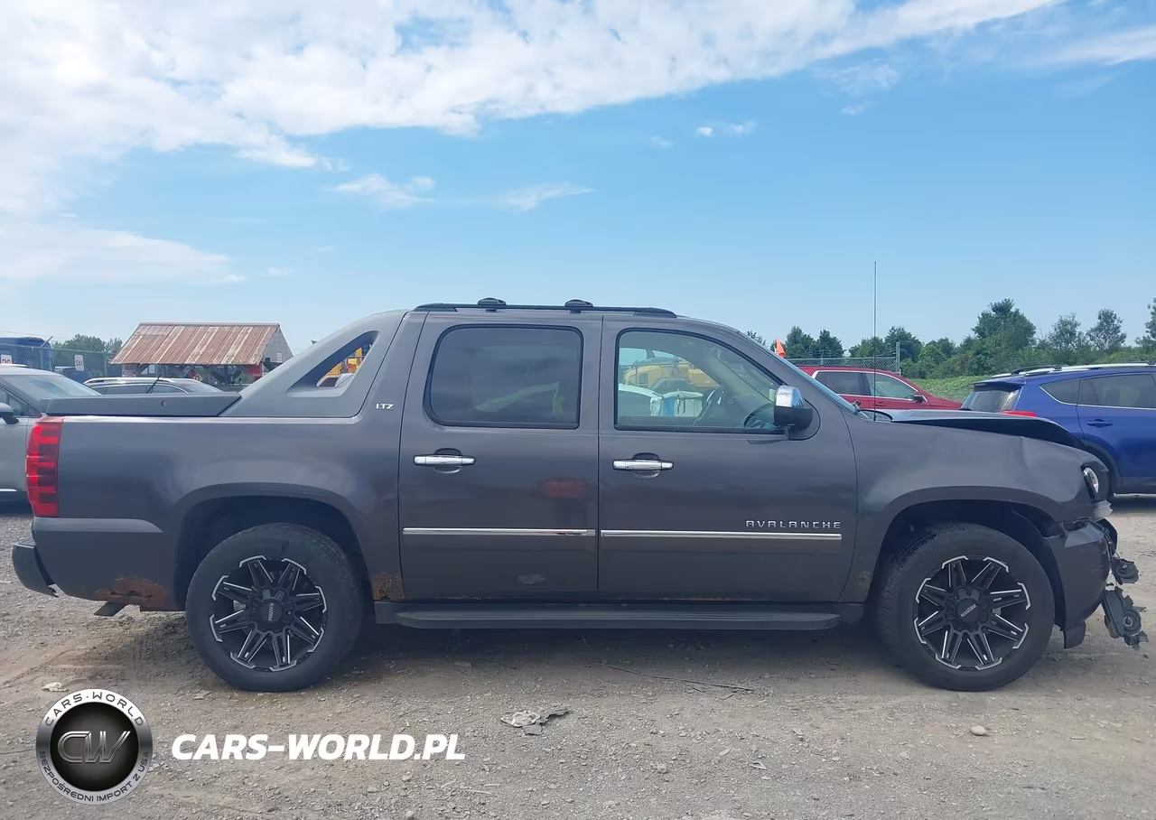 2011 Chevrolet Avalanche 1500 Ltz VIN:3GNTKGE3XBG116962 - 14