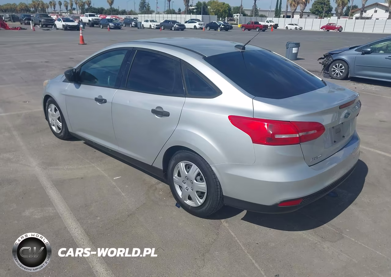 2016 Ford Focus S VIN:1FADP3E29GL276233 - 3