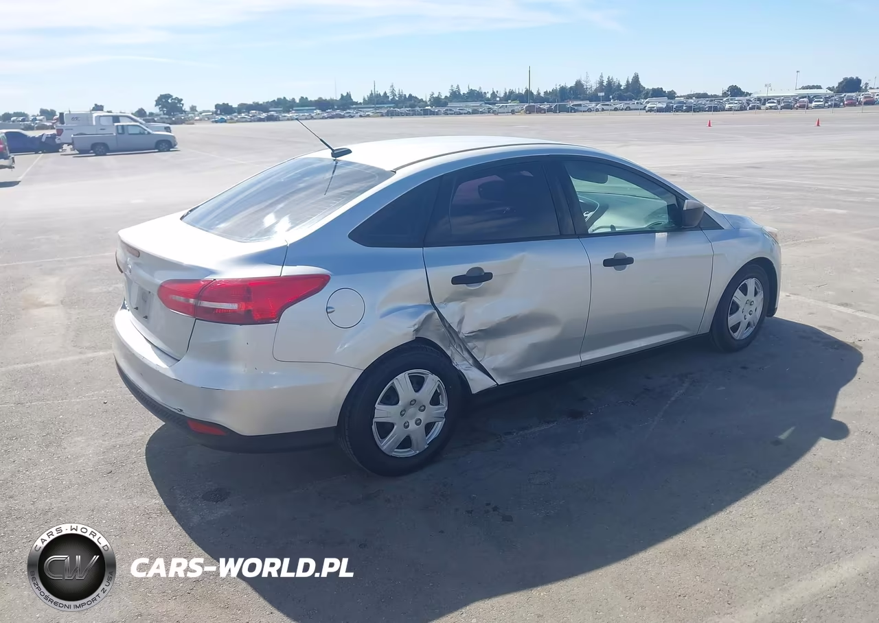 2016 Ford Focus S VIN:1FADP3E29GL276233 - 4