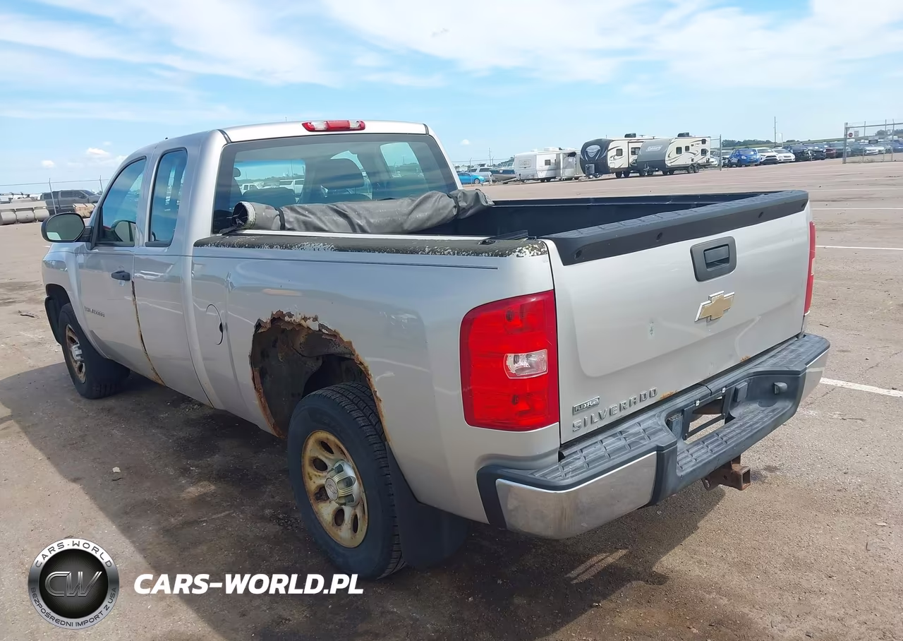 2008 Chevrolet Silverado 1500 Work Truck VIN:2GCEC190X81270701 - 3