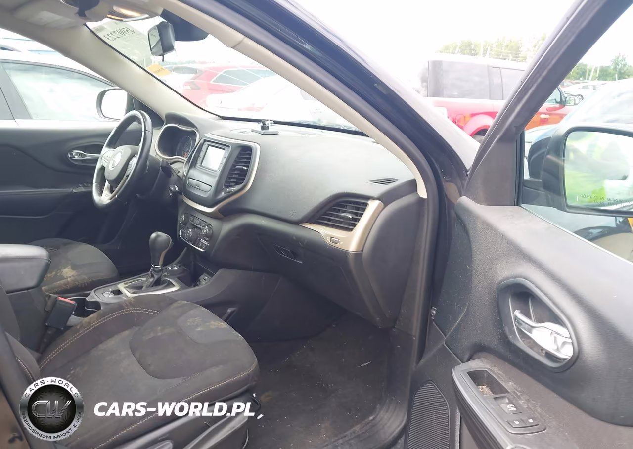 2016 Jeep Cherokee Latitude VIN:1C4PJMCS1GW156099 - 5