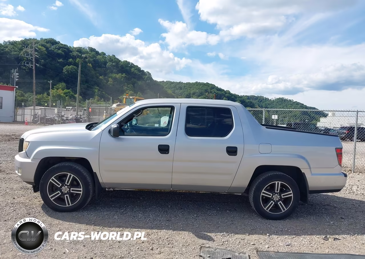 2014 Honda Ridgeline Sport VIN:5FPYK1F72EB001500 - 14