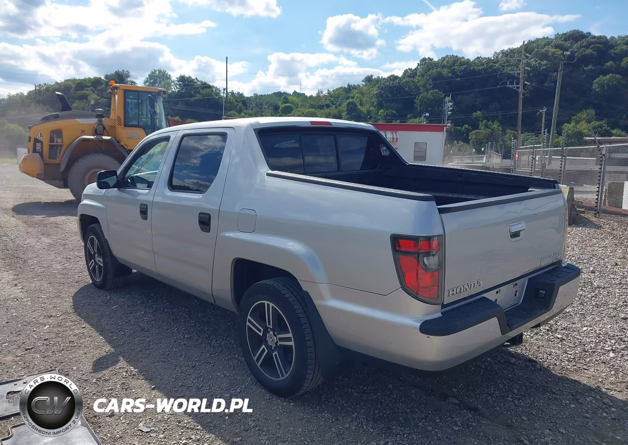 2014 Honda Ridgeline Sport VIN:5FPYK1F72EB001500 - 3