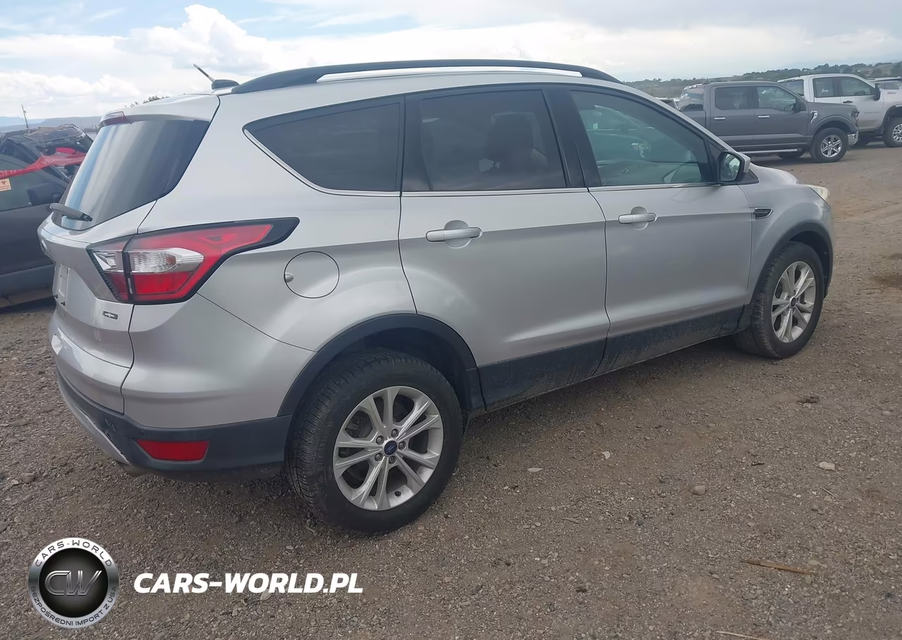 2017 Ford Escape Se VIN:1FMCU9GD9HUD66375 - 4