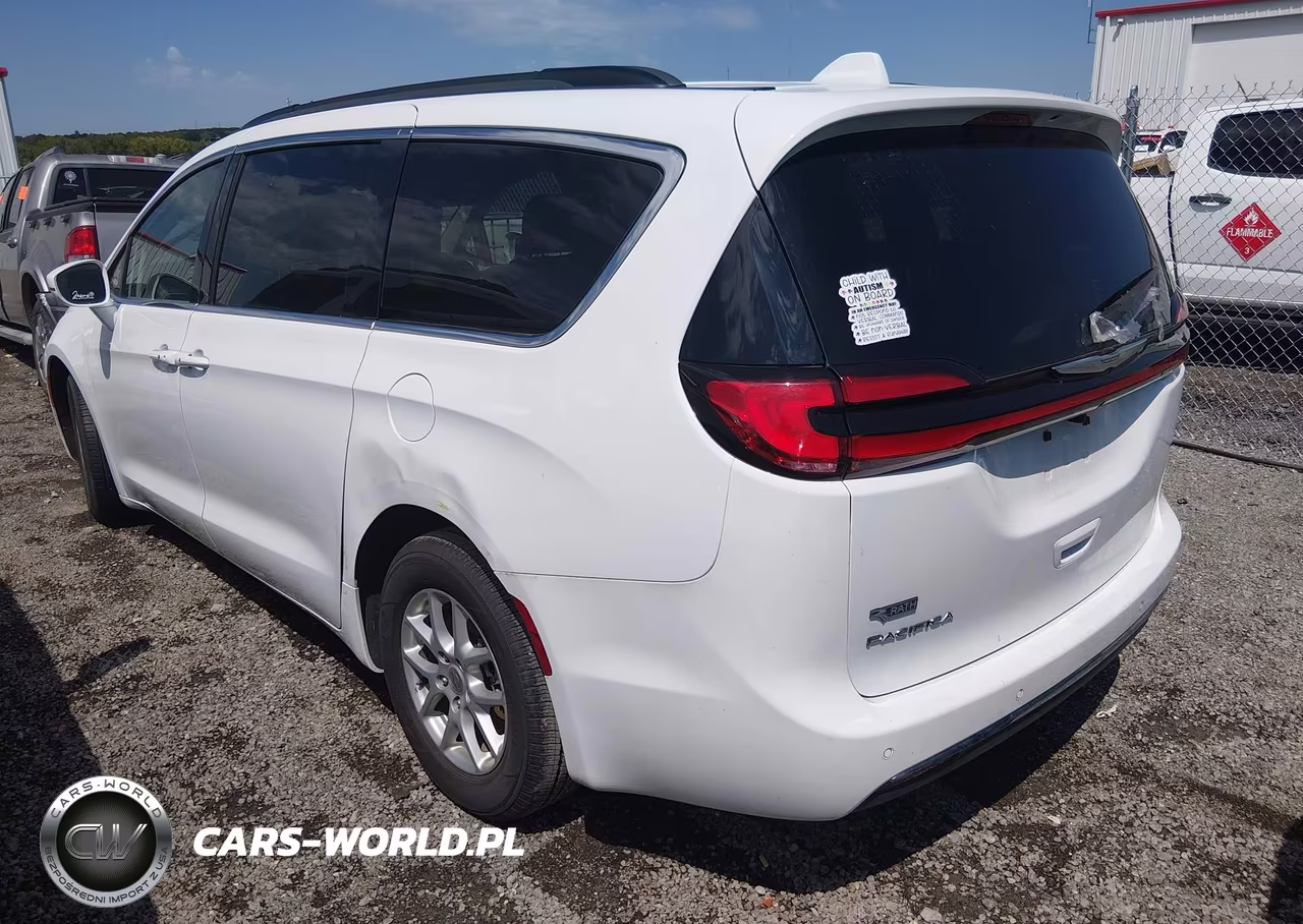 2022 Chrysler Pacifica Touring L VIN:2C4RC1BG1NR116190 - 3