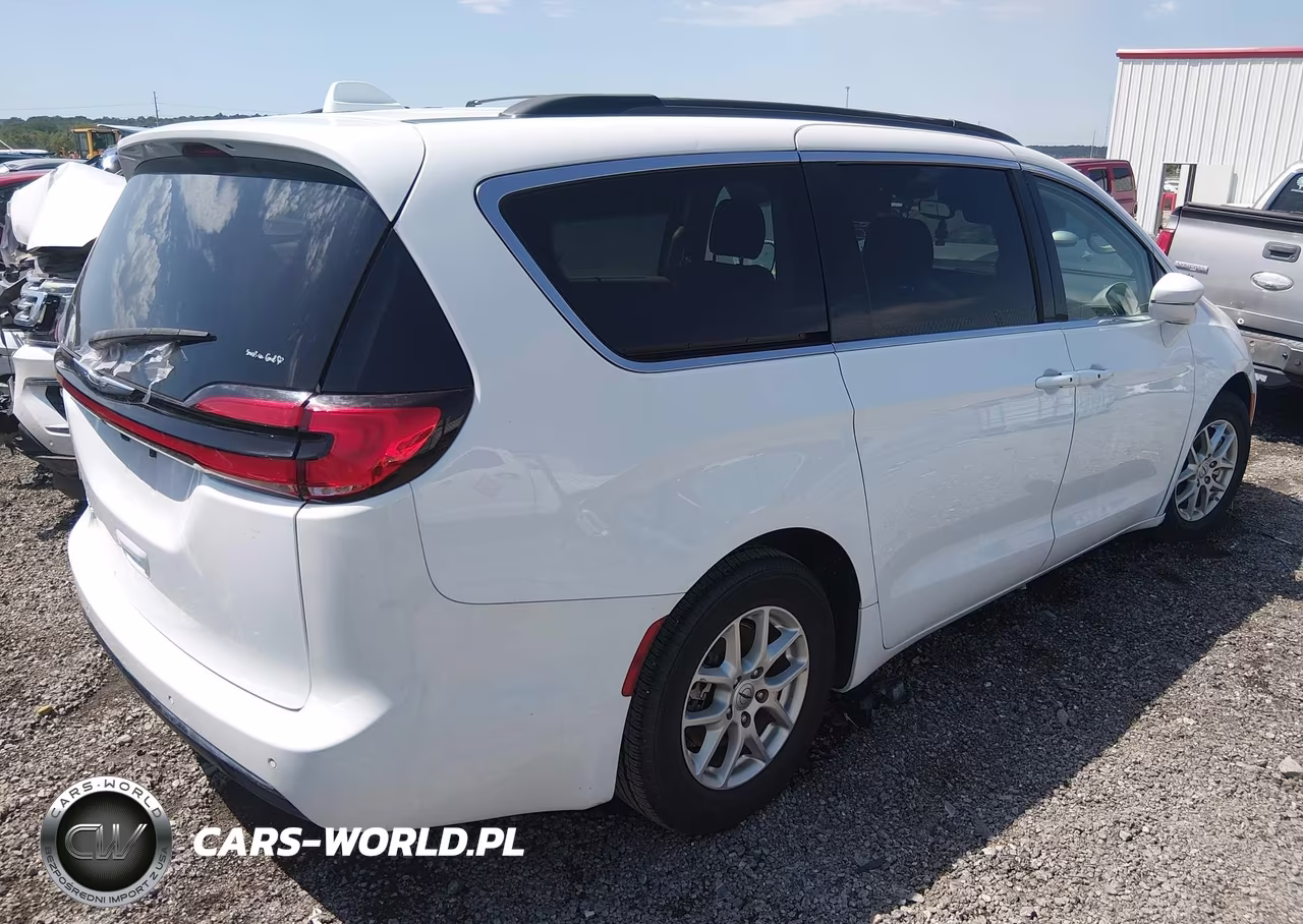 2022 Chrysler Pacifica Touring L VIN:2C4RC1BG1NR116190 - 4