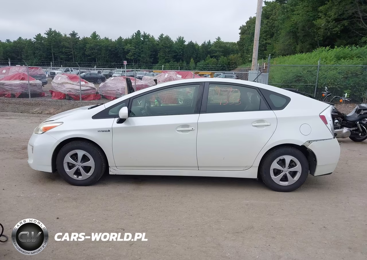 2015 Toyota Prius Four VIN:JTDKN3DU1F1885742 - 14
