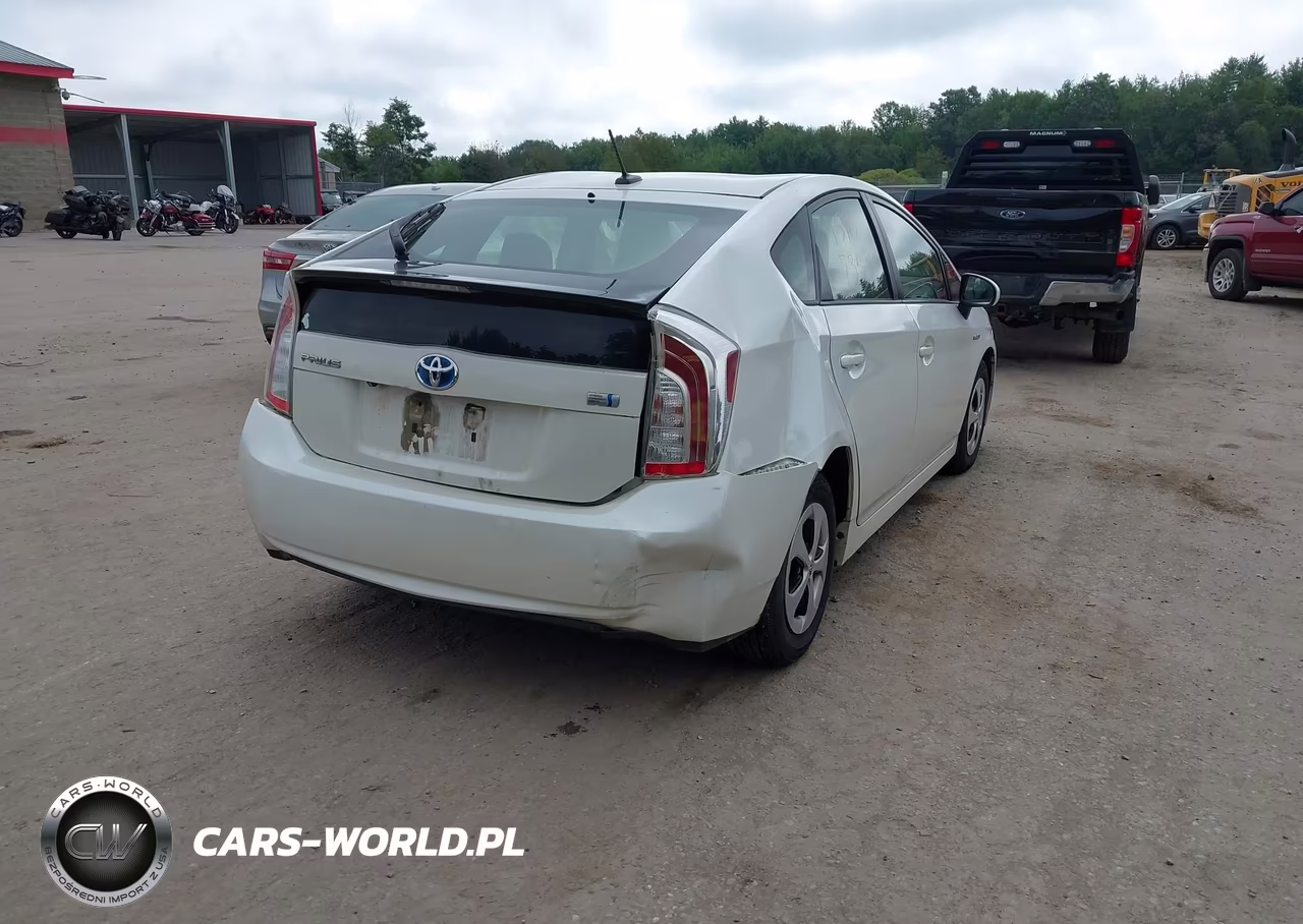 2015 Toyota Prius Four VIN:JTDKN3DU1F1885742 - 4