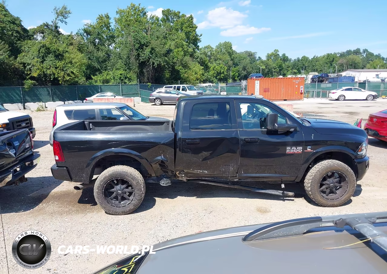 2018 Ram 2500 Laramie 4X4 6'4 Box VIN:3C6UR5FL5JG386716 - 13